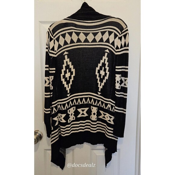 Love Culture Cardigan Black and White Geometric Pattern Size L - Picture 3 of 5